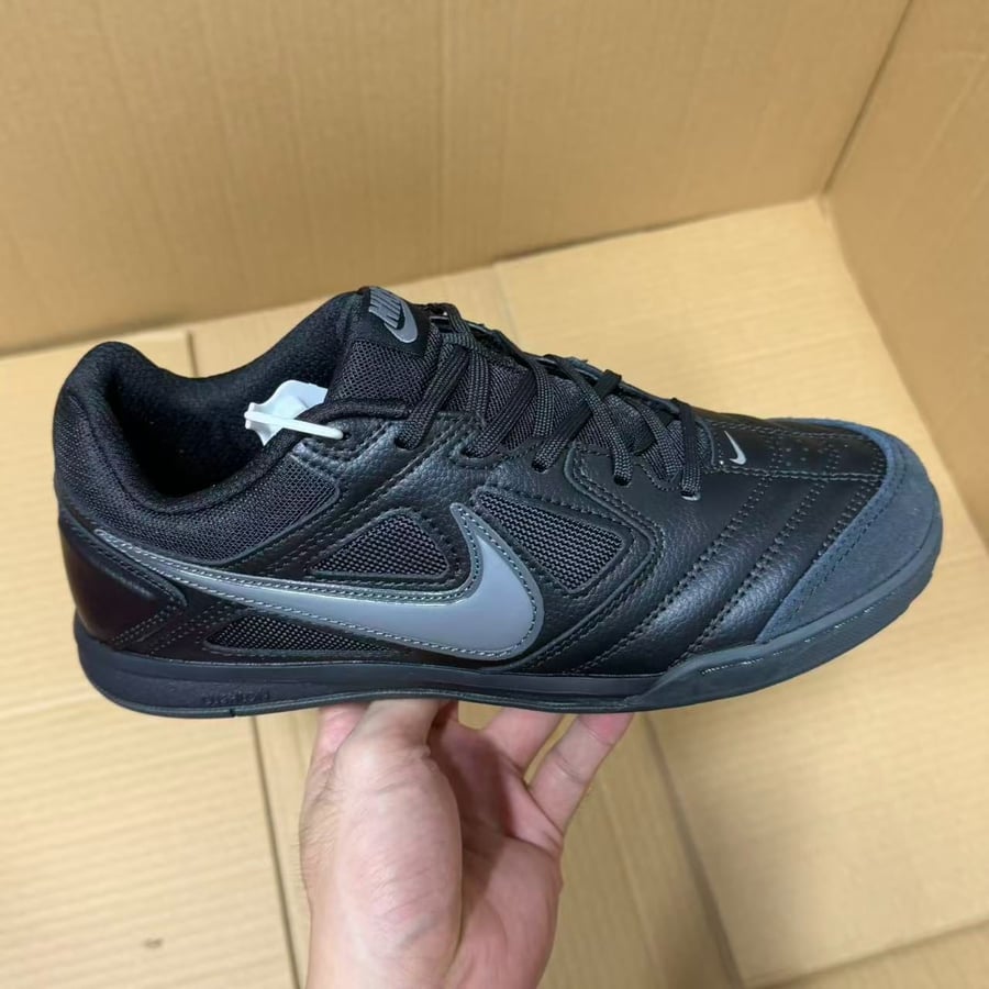 View 6 - Black / Grey