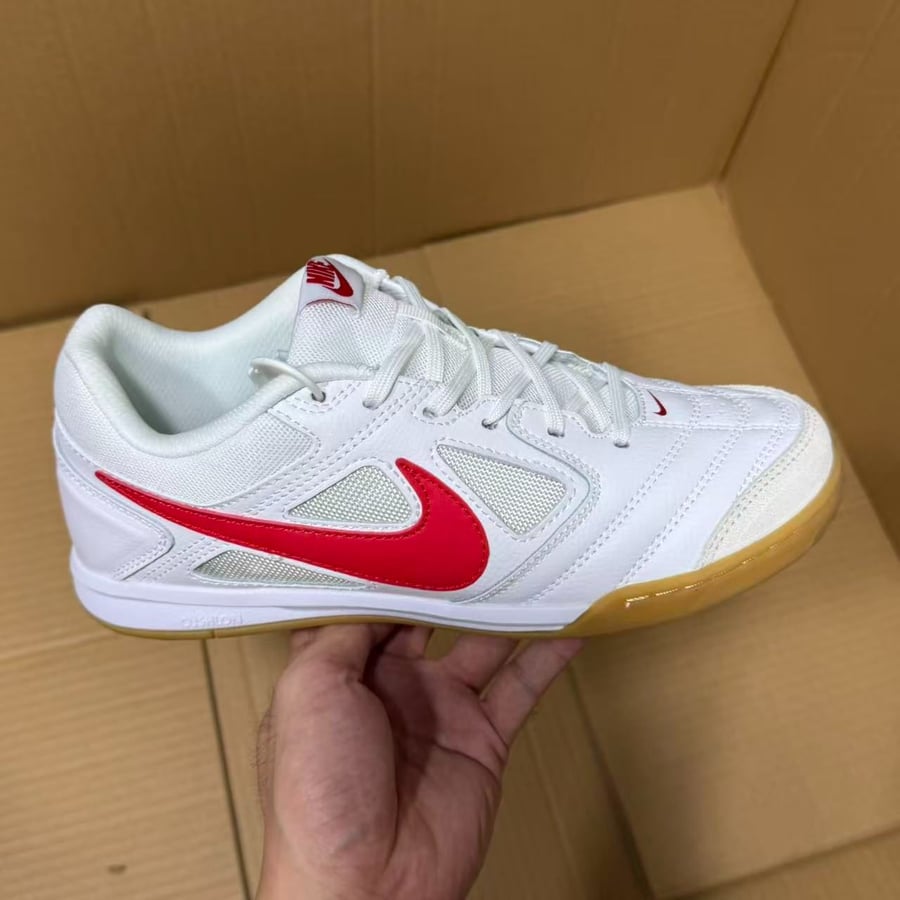 View 7 - White / Red