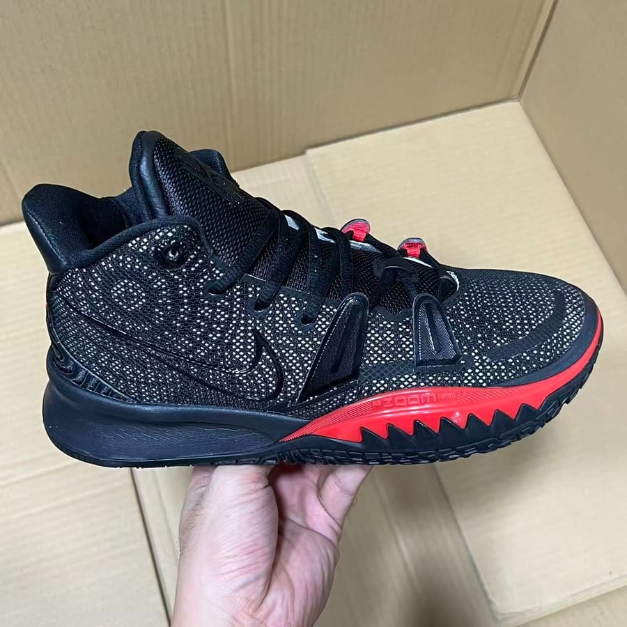 View 3 - Black / Red