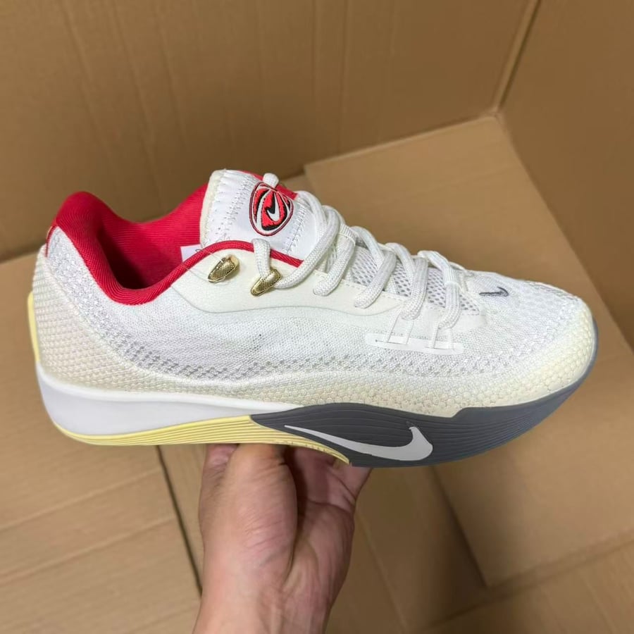 View 4 - White / Red