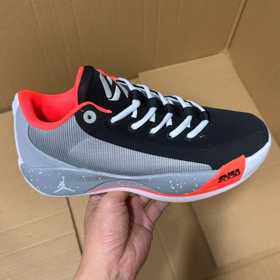 View 3 - Black / Grey