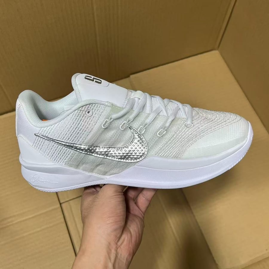 View 5 - White / Grey