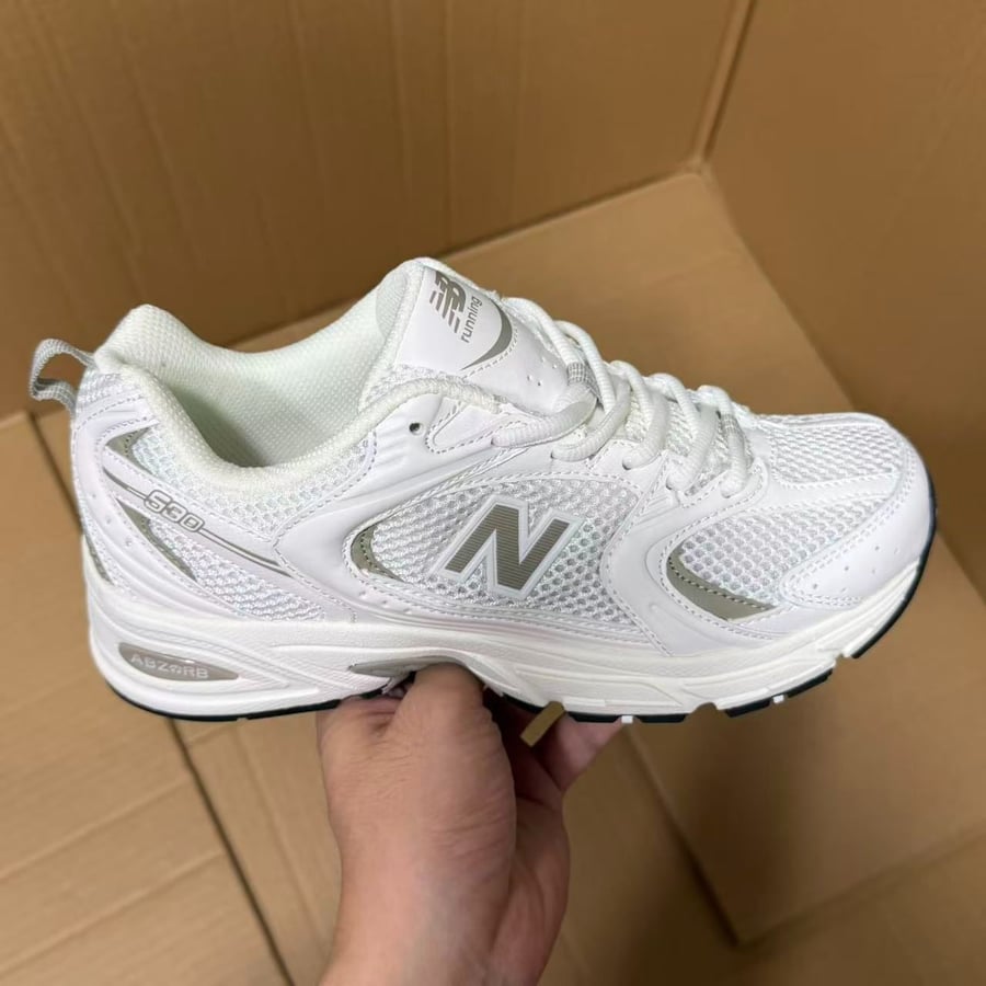View 6 - White / Grey