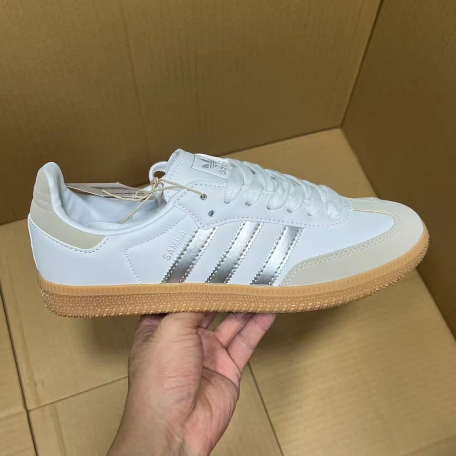 View 5 - White / Grey