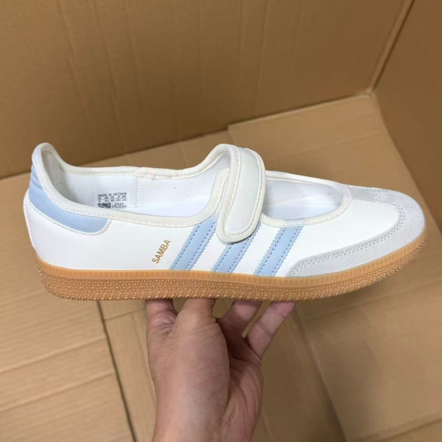 View 6 - White / Blue