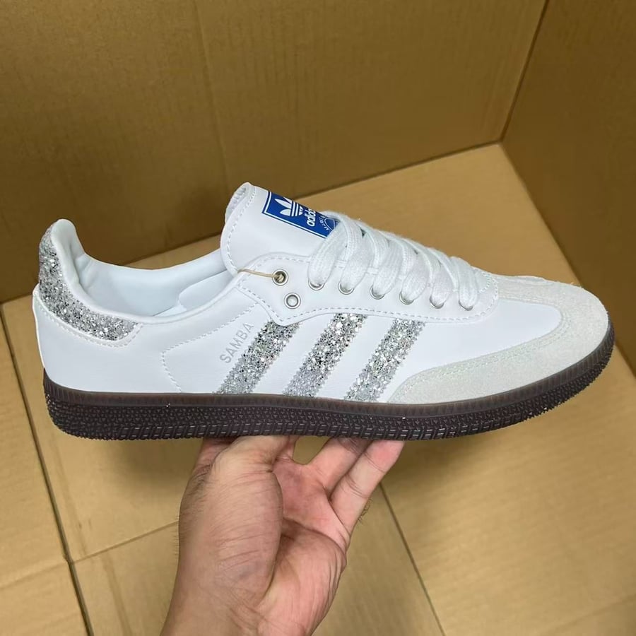 View 4 - White / Grey