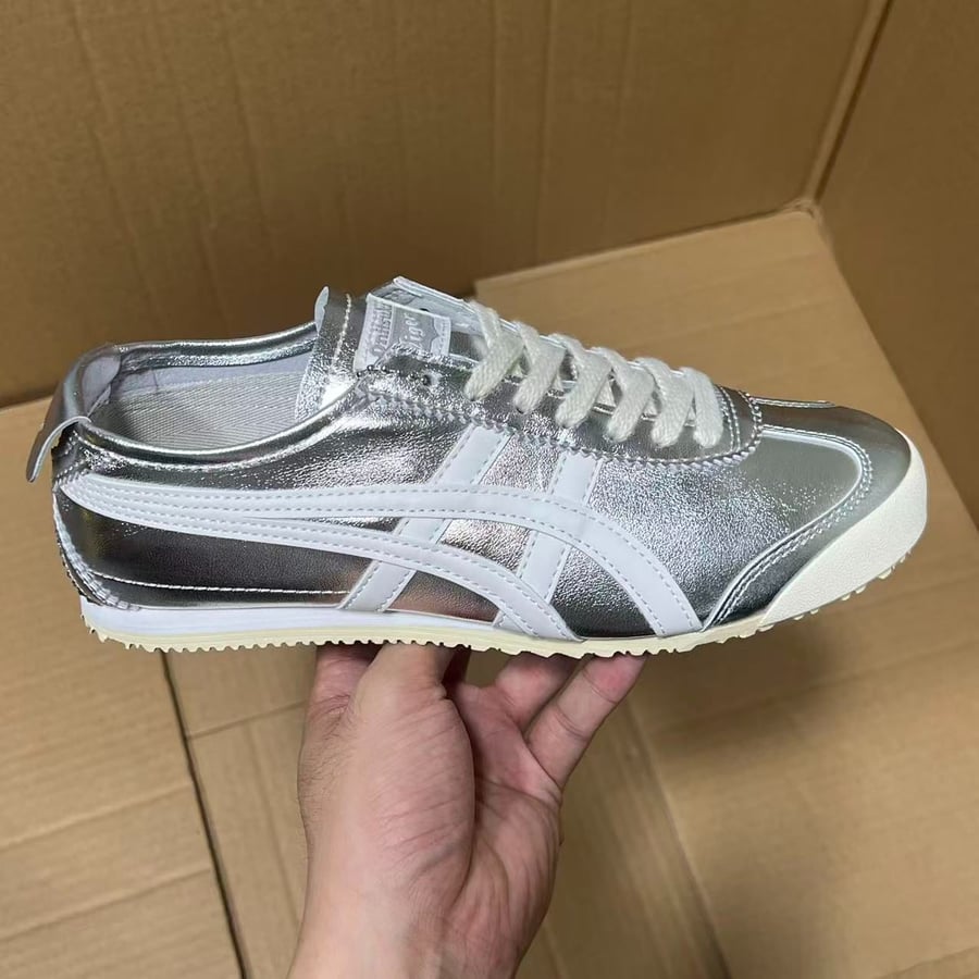 View 6 - White / Grey