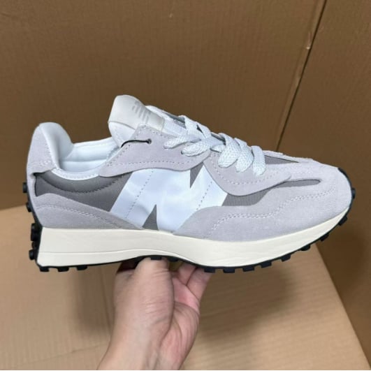 View 3 - White / Grey