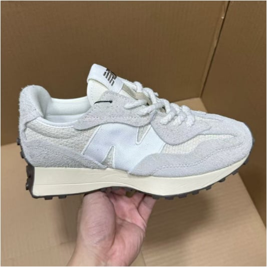 View 7 - White / Beige