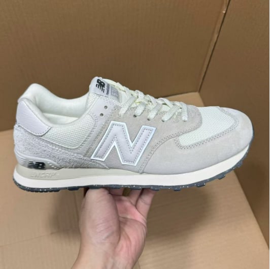 View 6 - White / Grey