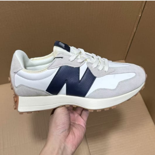 View 3 - White / Grey