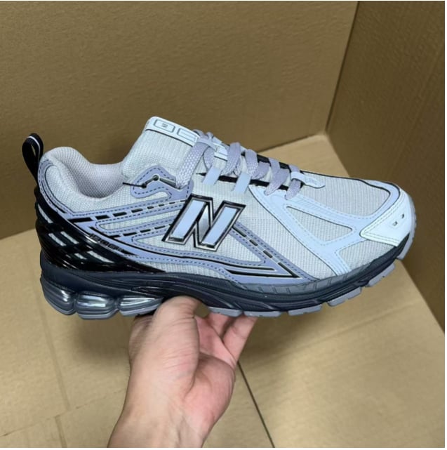 View 4 - Black / Grey