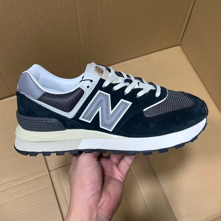 View 7 - Black / Beige