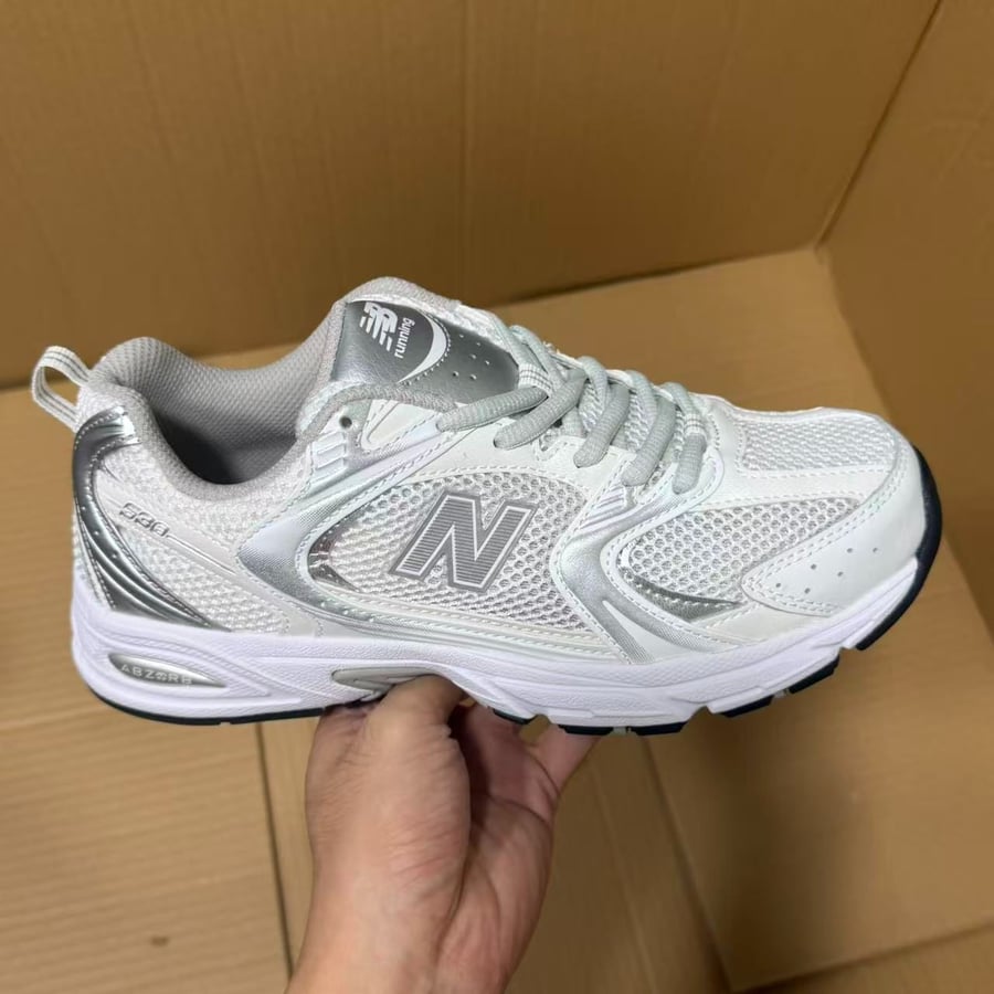 View 2 - White / Grey