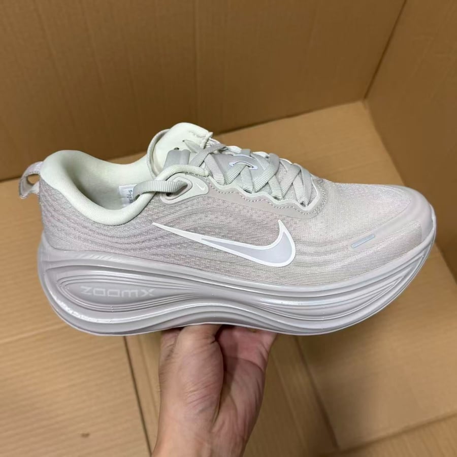 View 3 - Grey / Beige