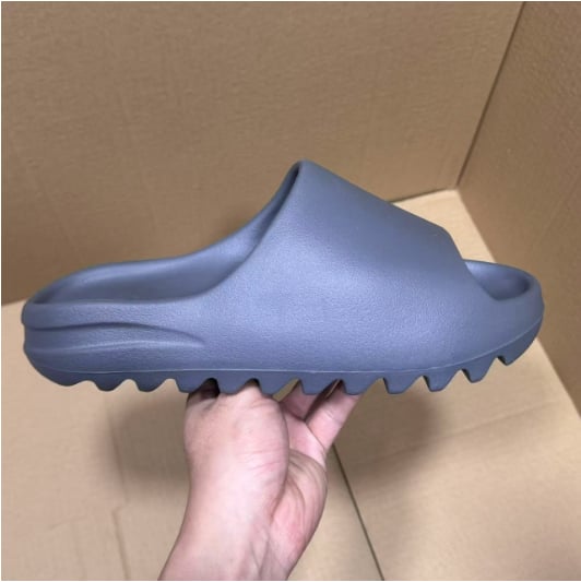 View 3 - Grey / Green