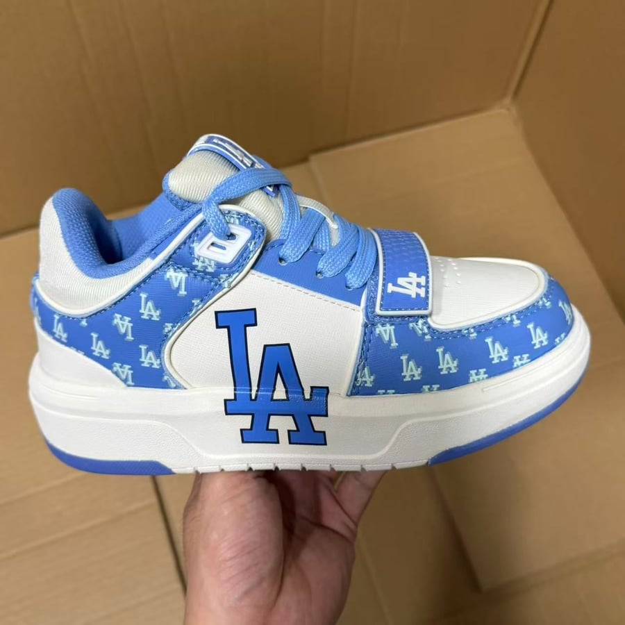 View 5 - White / Blue