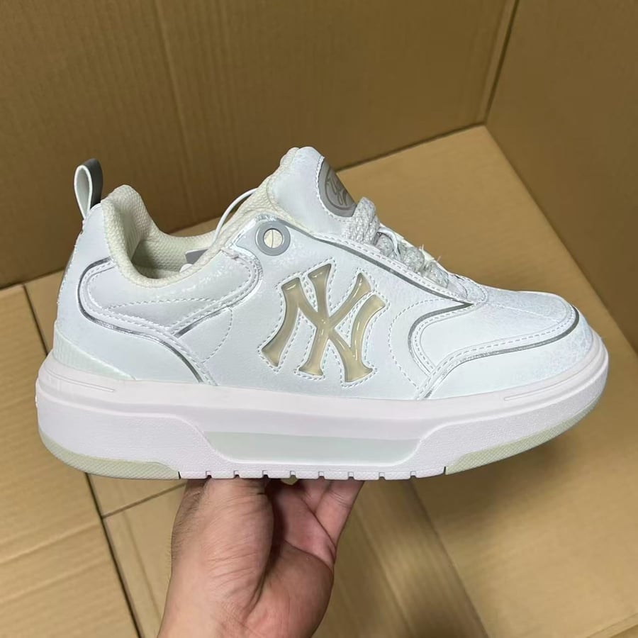 View 3 - White