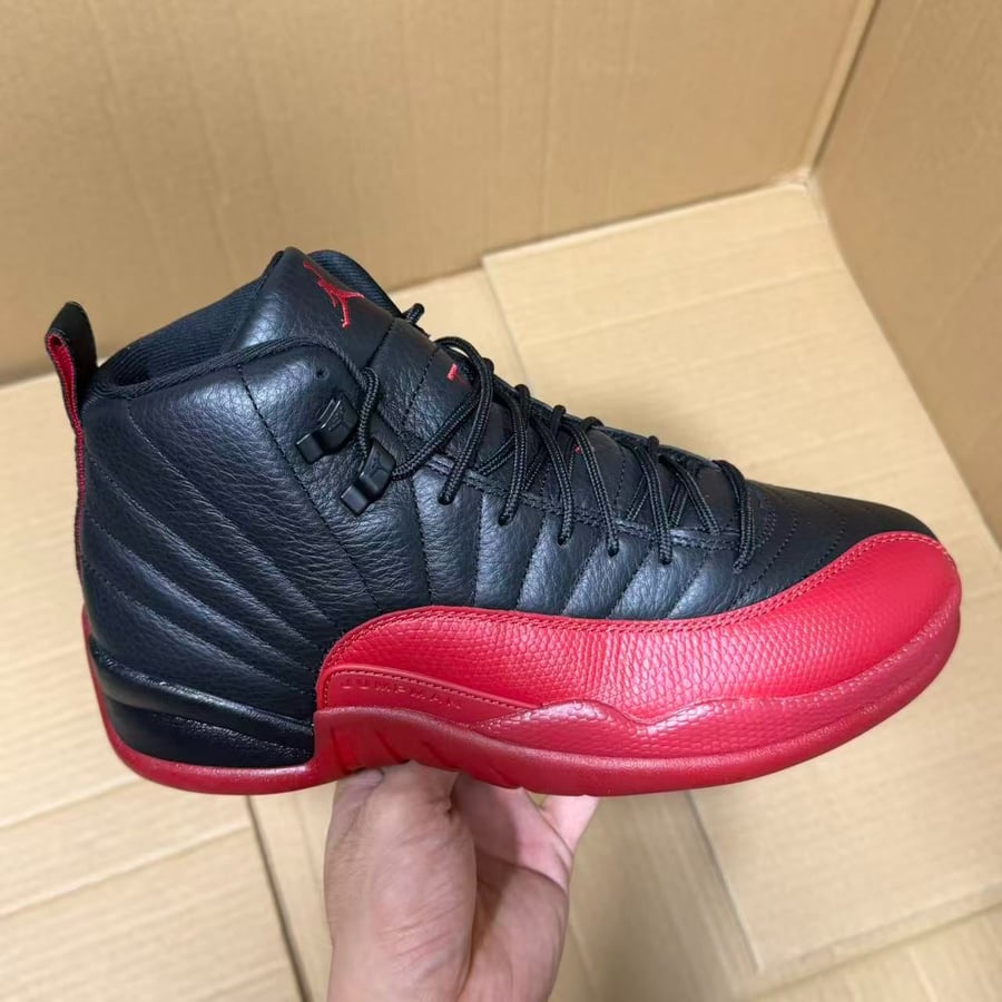 View 3 - Black / Red