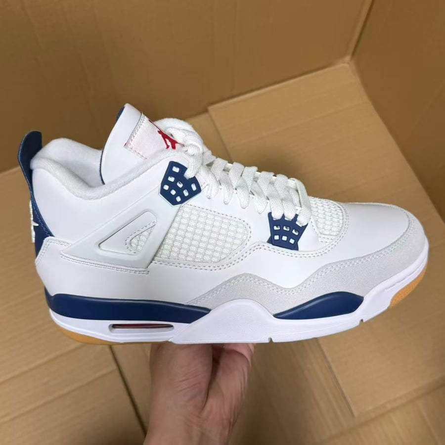 View 6 - White / Blue