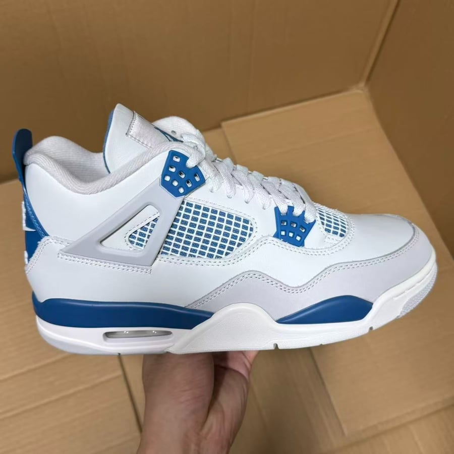 View 6 - White / Blue