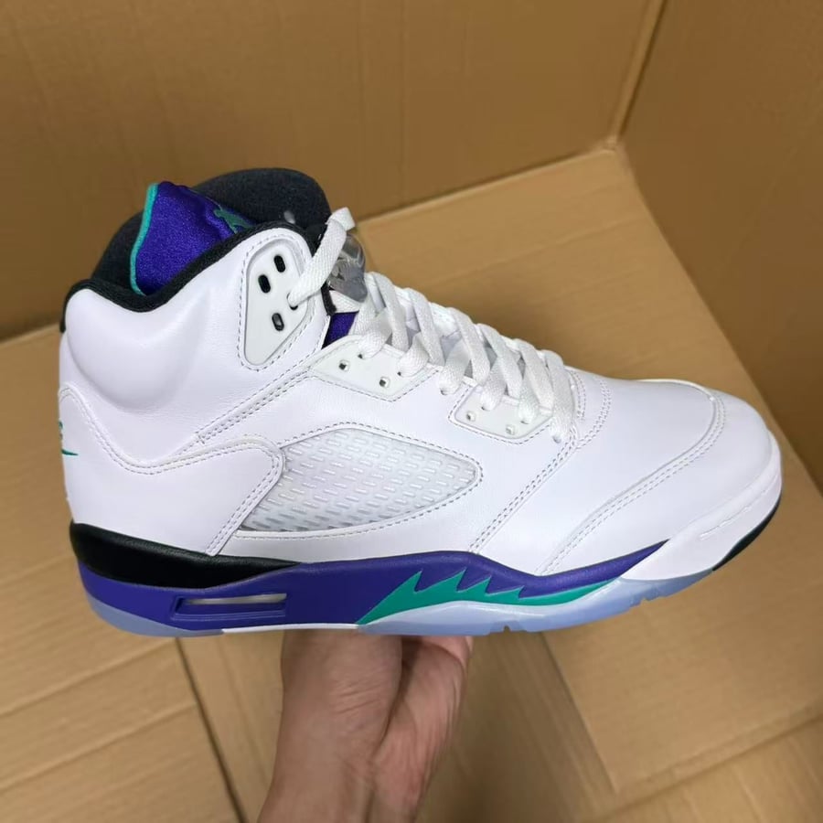 View 3 - White / Purple