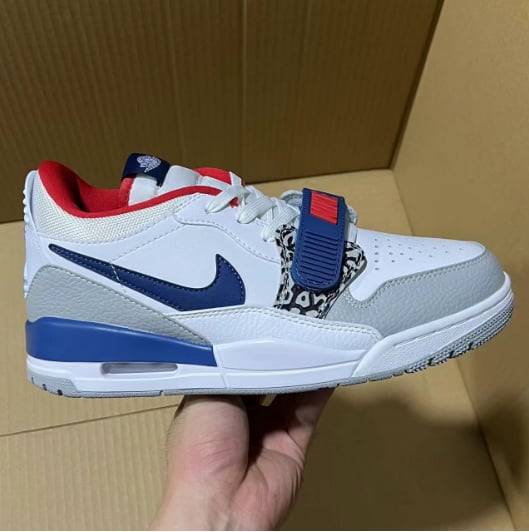 View 2 - White / Blue
