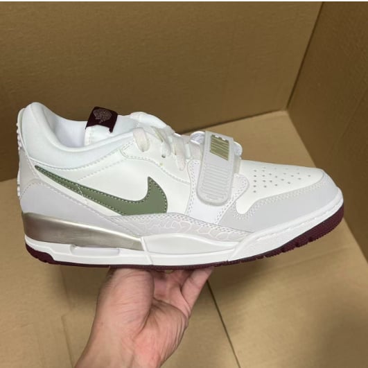 View 3 - White / Green