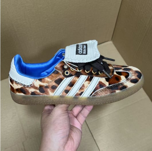 View 2 - White / Brown