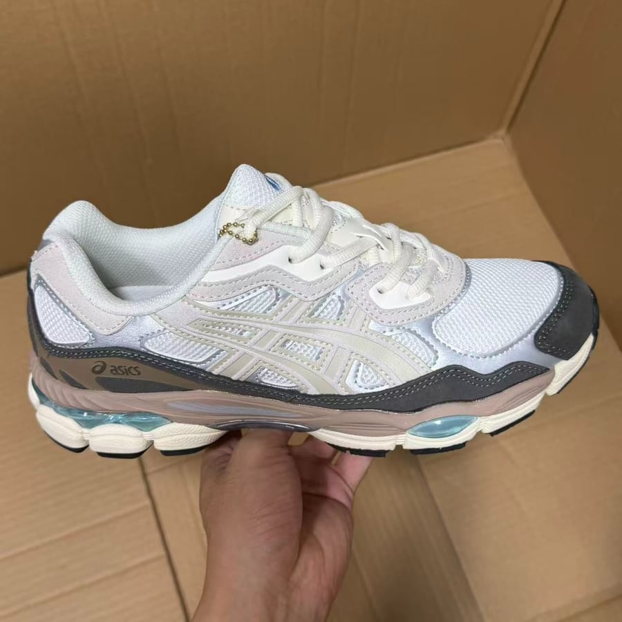 View 8 - White / Brown