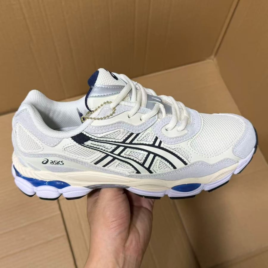 View 2 - White / Grey