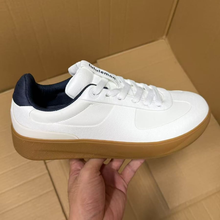 View 6 - White / Blue