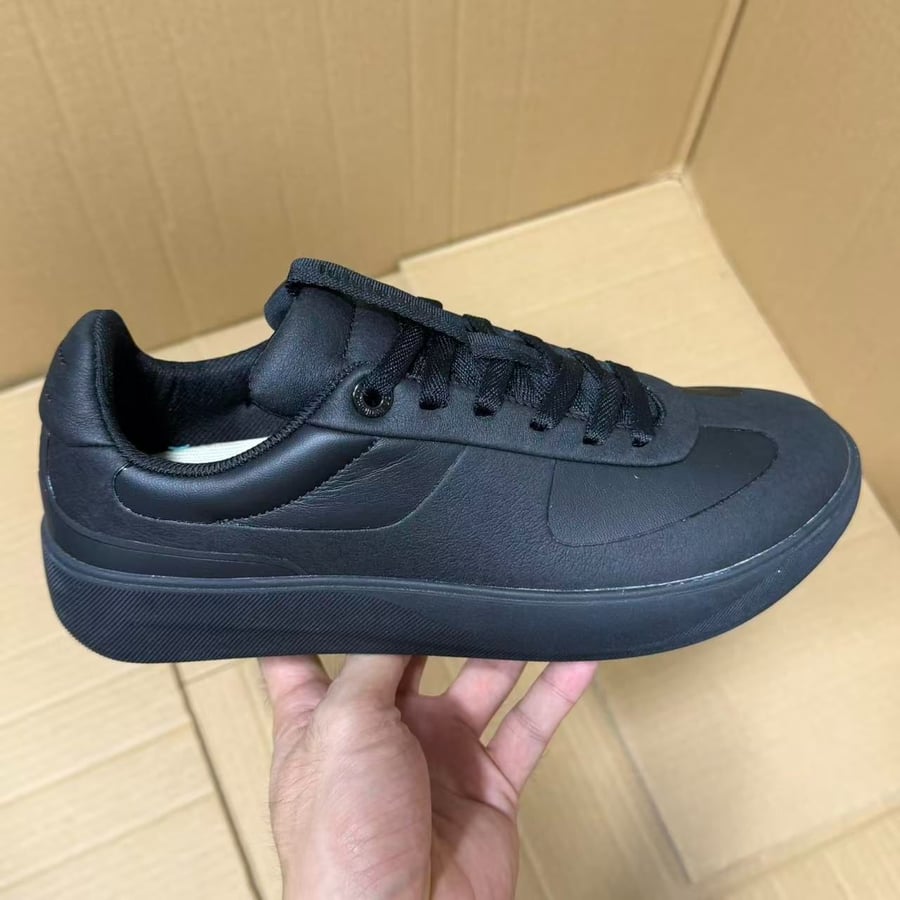View 3 - Black
