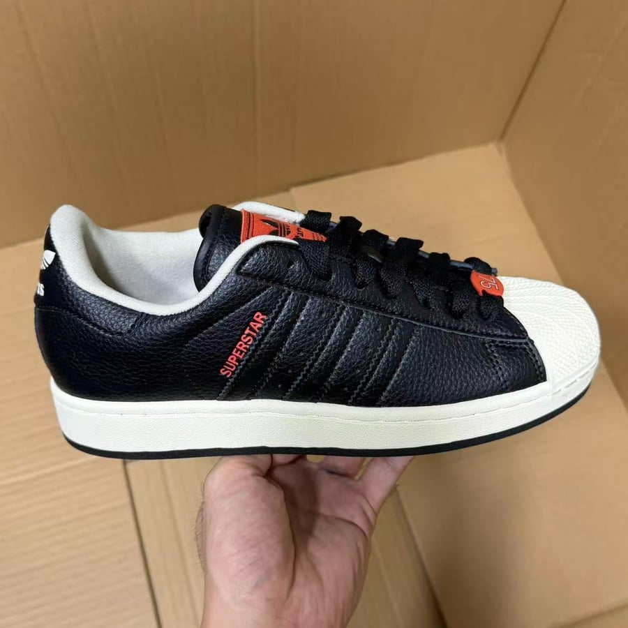View 3 - Black / Red