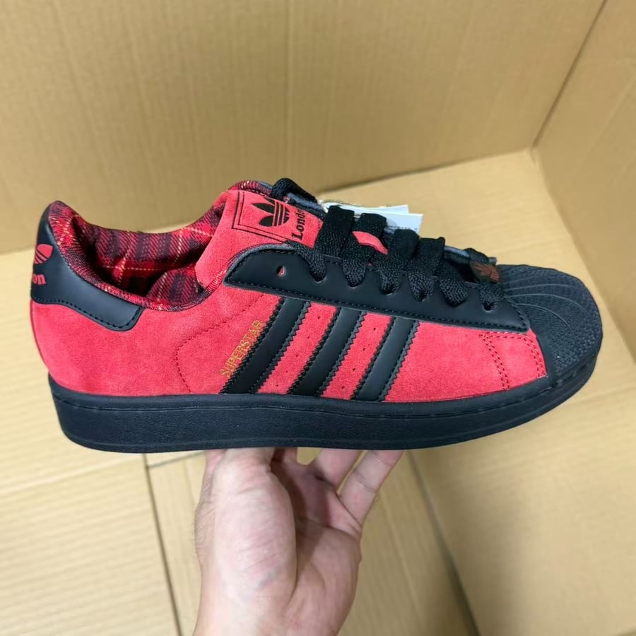 Sneakers H11 Batch Superstar Series