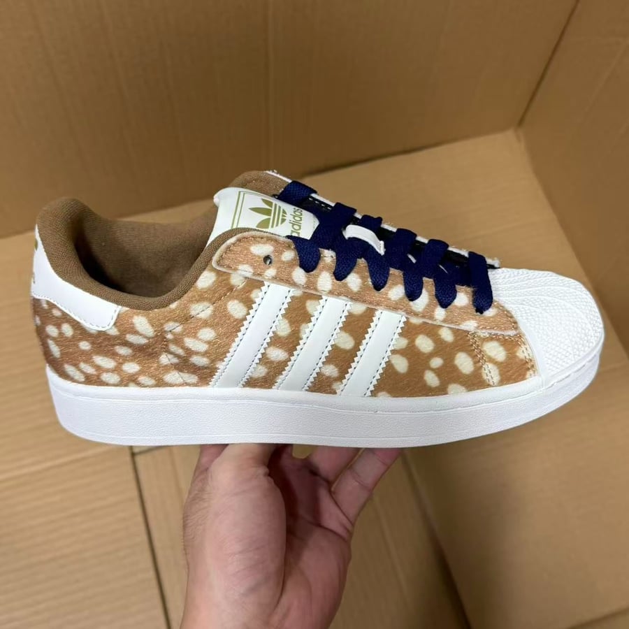 View 2 - White / Brown