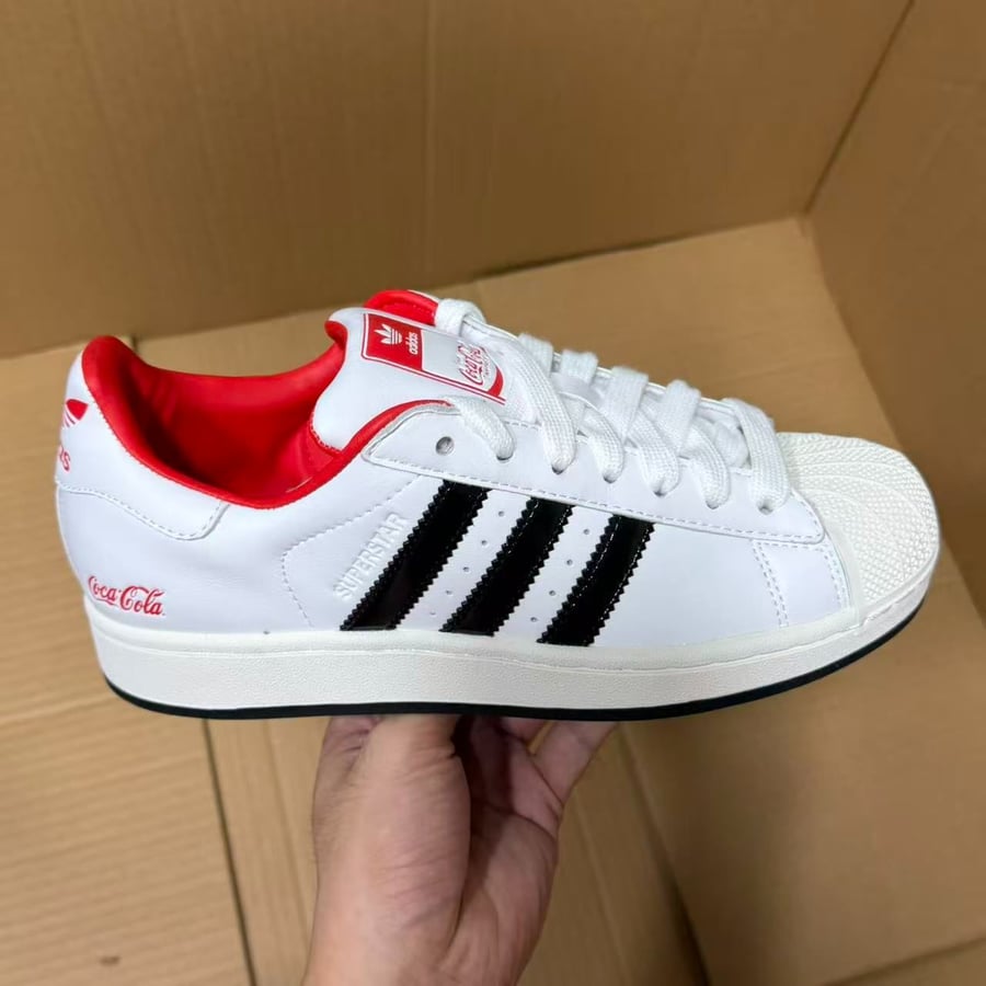 View 6 - White / Red