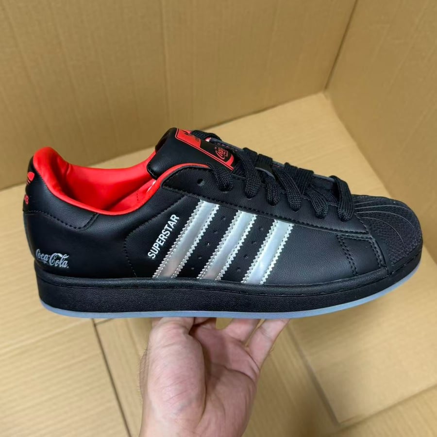 View 3 - Black / Red