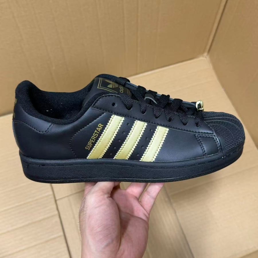 View 2 - Black / Gold