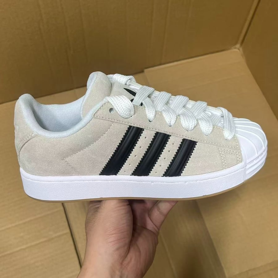 View 4 - White / Beige