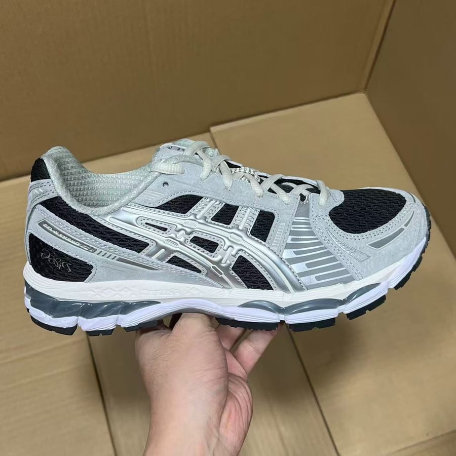 View 3 - Black / Grey