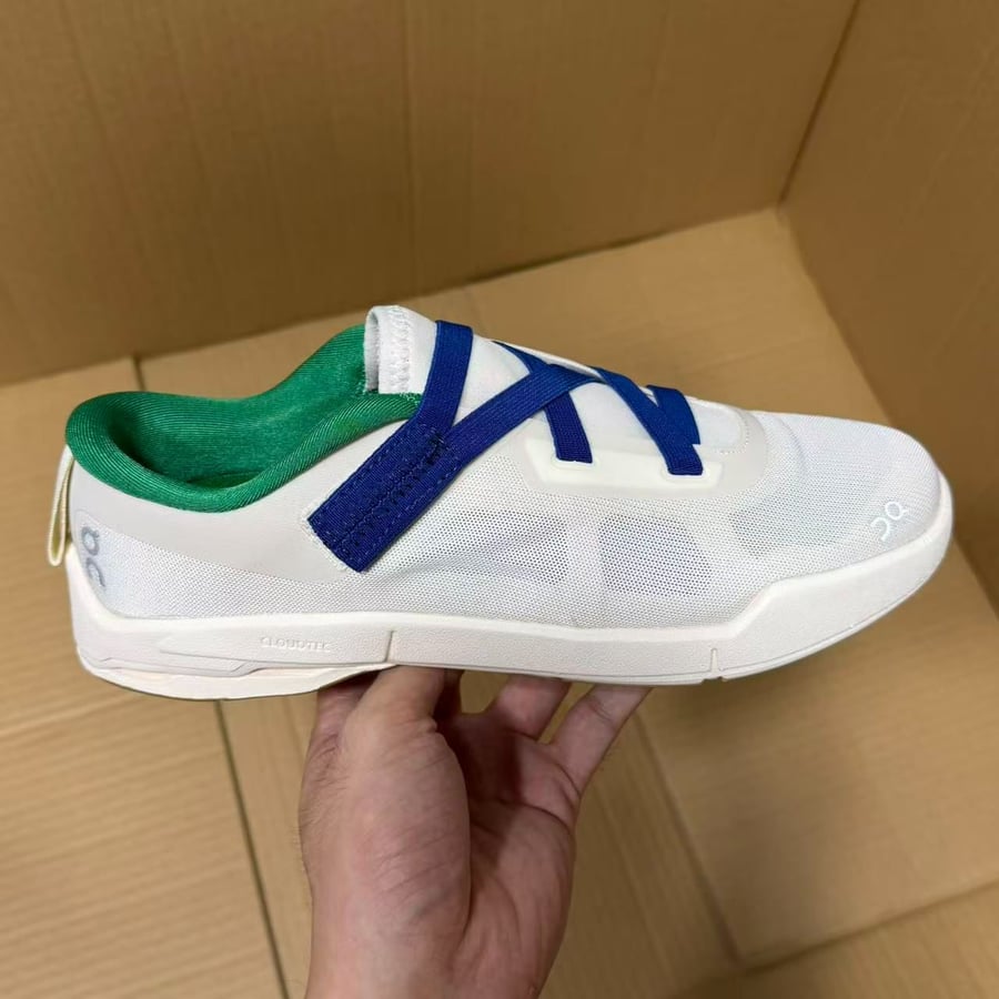 View 3 - White / Blue
