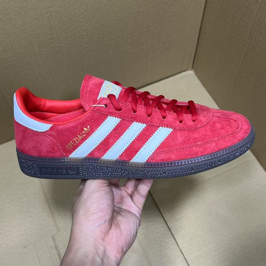 View 3 - White / Red