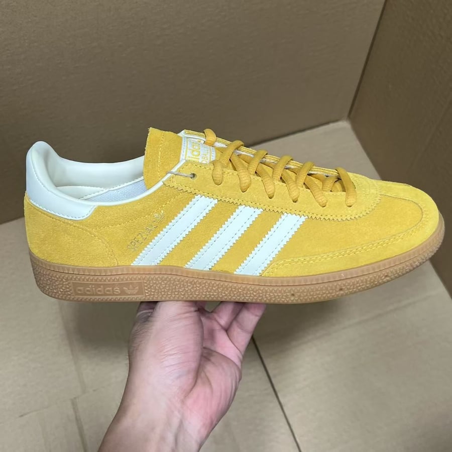 View 6 - White / Yellow