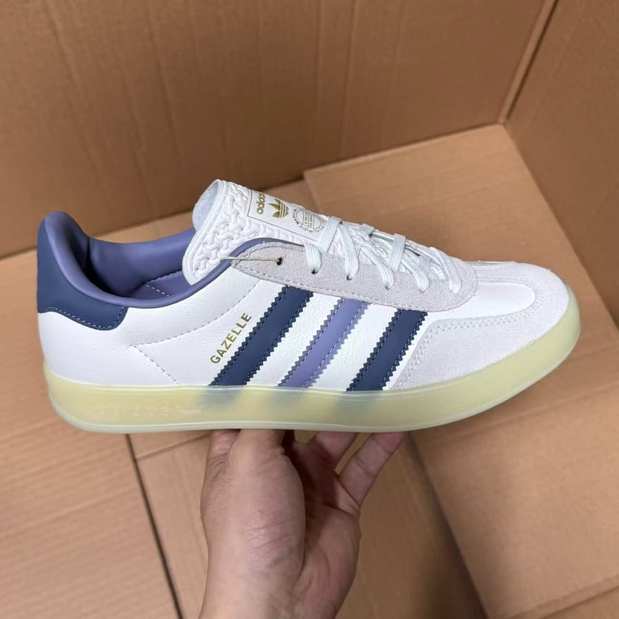View 3 - White / Blue