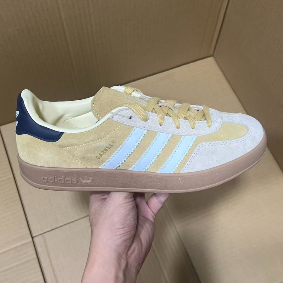 View 2 - White / Yellow