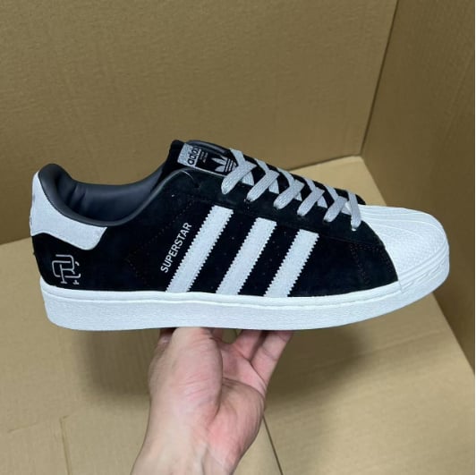 View 3 - Black / Beige
