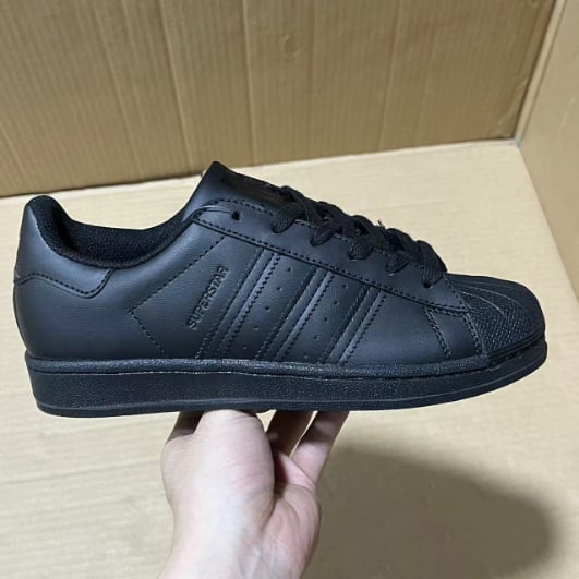 Sneakers Exclusive Batch Superstar Series