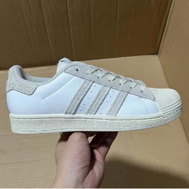 View 6 - White / Beige