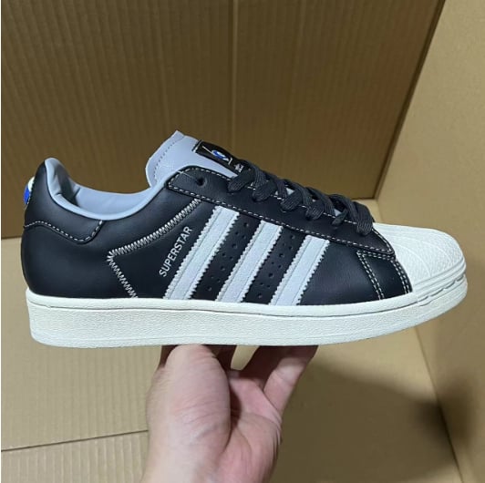View 3 - Black / Grey